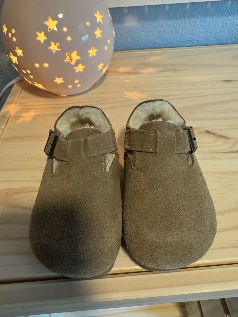 Minnetonka Kids Brown Suede Shearling Lined Slip-On Clogs